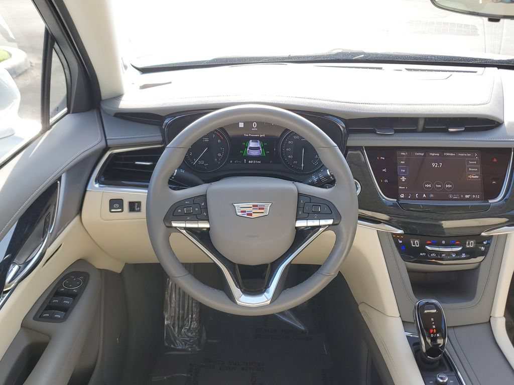 Certified 2023 Cadillac XT6 Premium Luxury w/ Technology Package FWD image 18