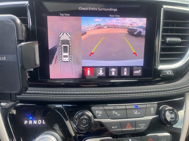 Used 2021 Chrysler Pacifica Limited w/ Uconnect Theater Family Group FWD image 12