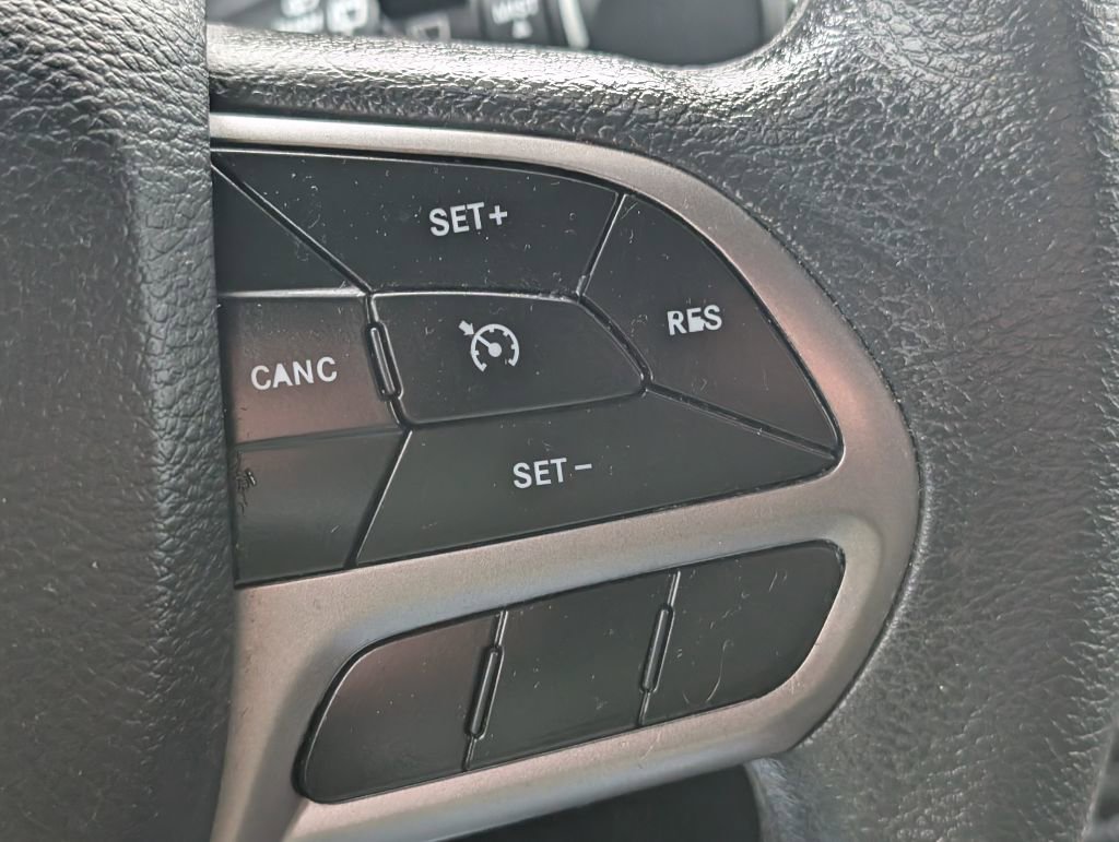 Used 2019 Jeep Cherokee Latitude w/ Popular Appearance Group image 13