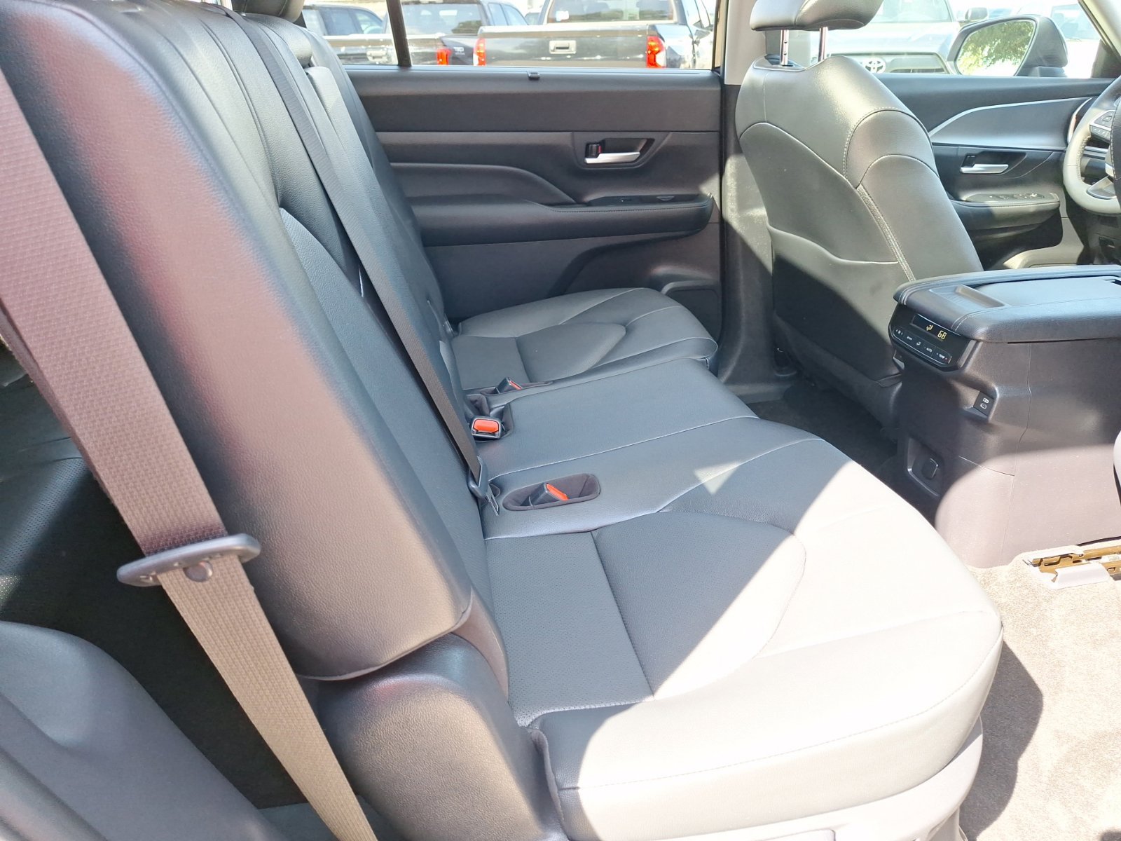 Used 2026 Toyota Grand Highlander AWD image 31