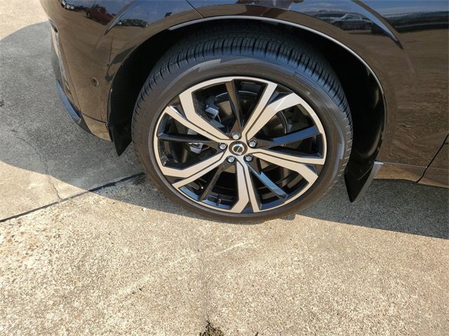 Used 2025 Volvo XC60 B5 Ultra w/ Protection Package Premier image 34