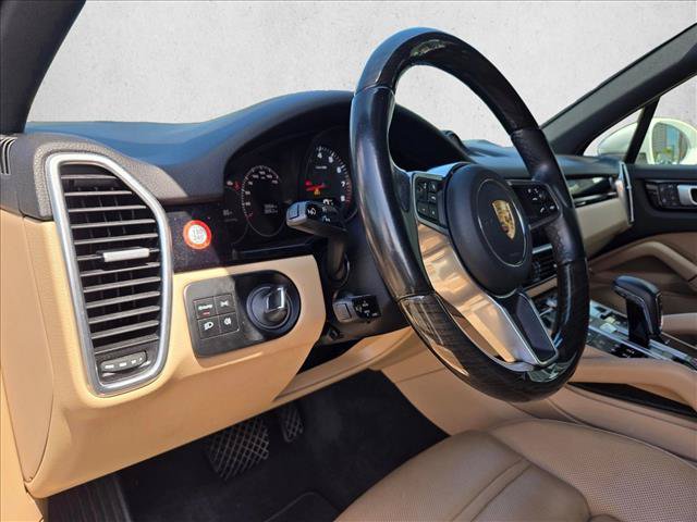 Used 2022 Porsche Cayenne AWD/4WD image 10