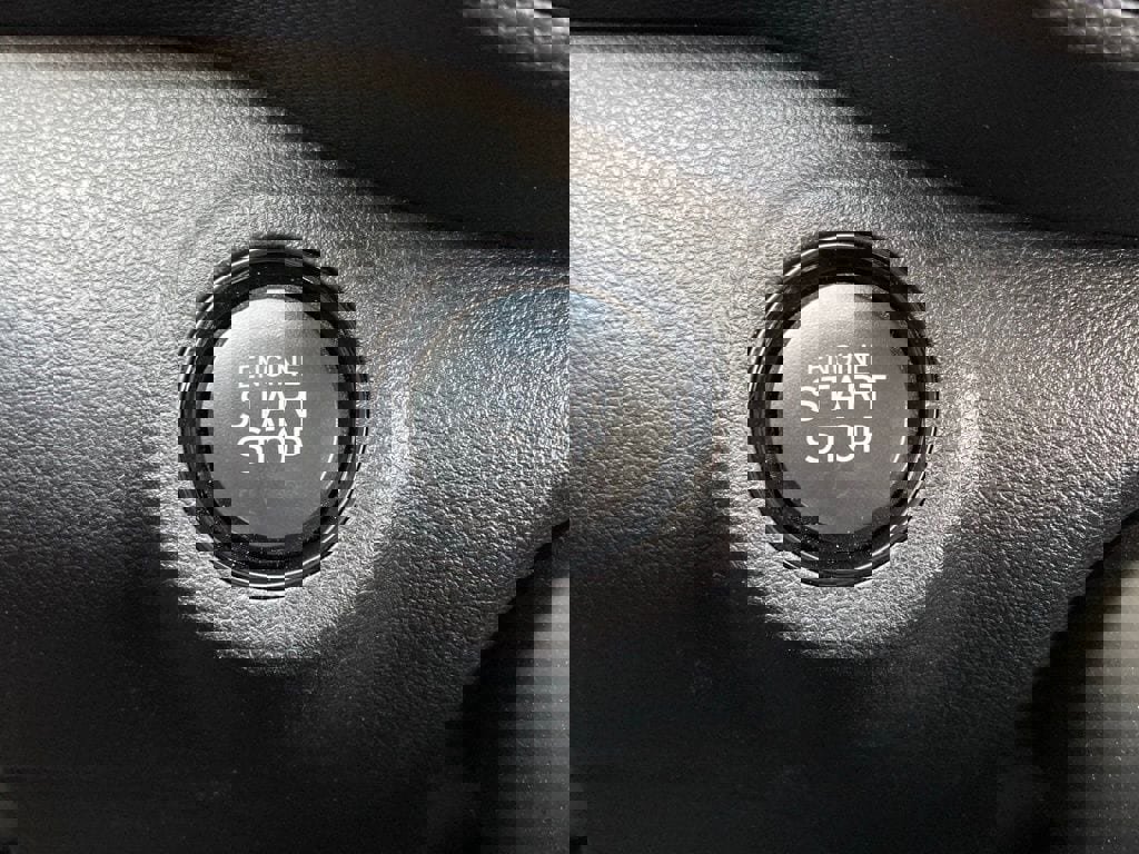 Used 2025 Hyundai Venue SEL image 18