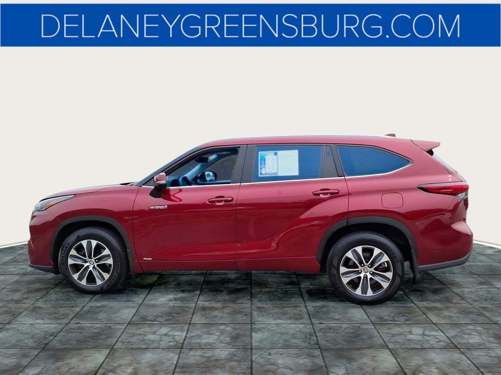 Used 2021 Toyota Highlander XLE AWD/4WD image 6