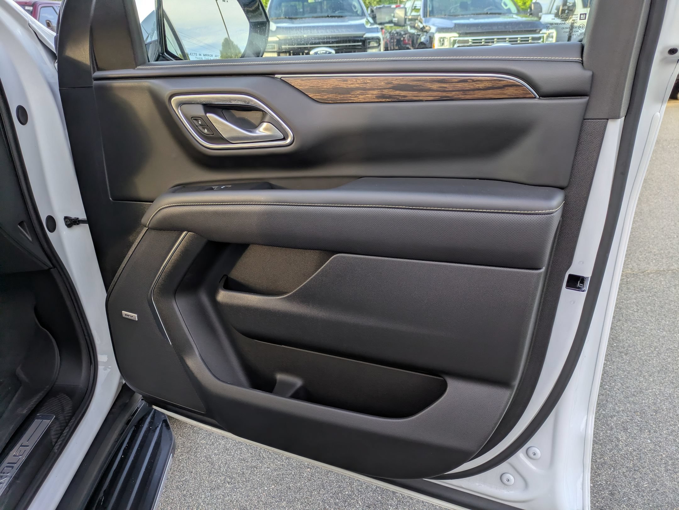 Used 2024 Chevrolet Tahoe Premier AWD/4WD image 39