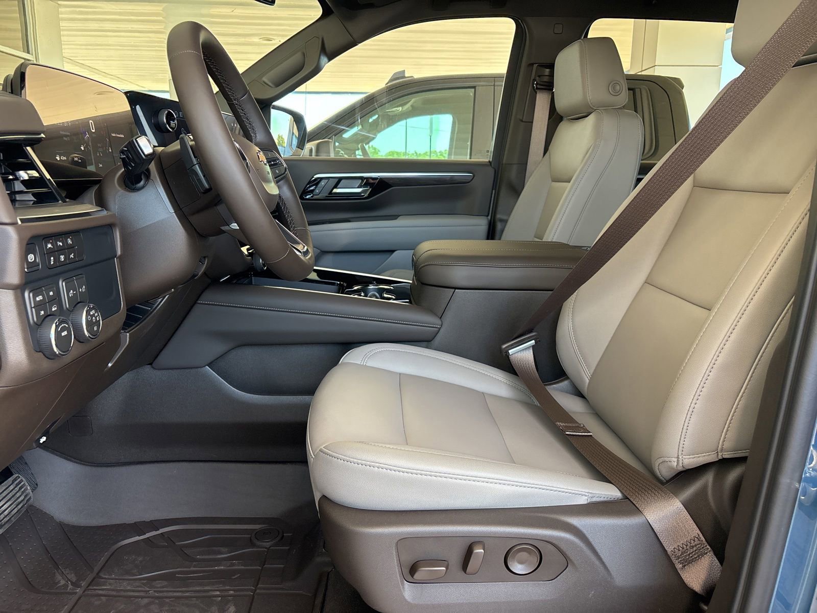 New 2026 Chevrolet Tahoe LT w/ Comfort Package AWD/4WD image 15