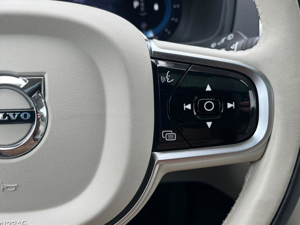 Used 2025 Volvo XC90 B6 Plus w/ Protection Package Premier image 17