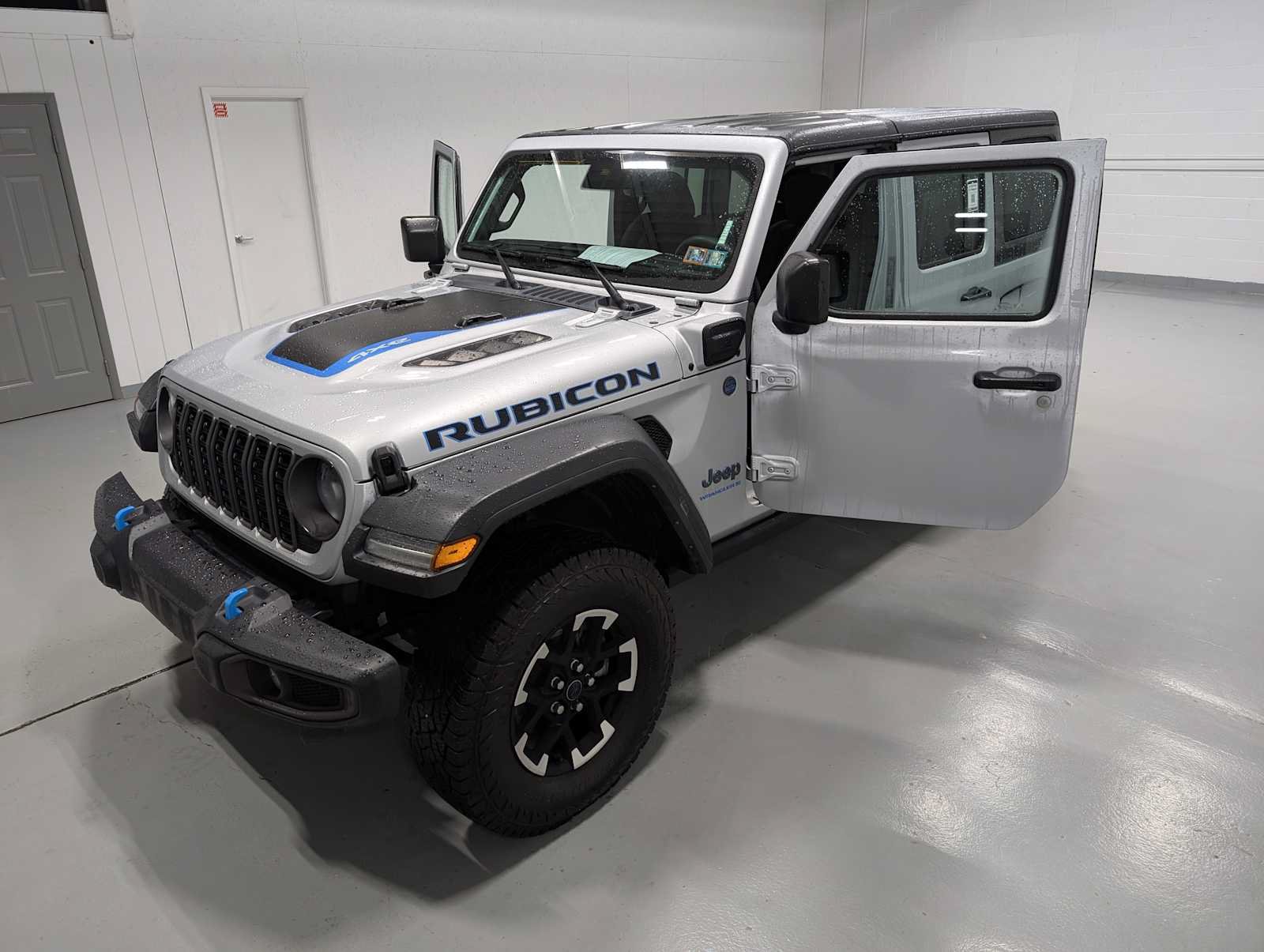 Used 2024 Jeep Wrangler Unlimited Rubicon 4xe AWD/4WD image 19