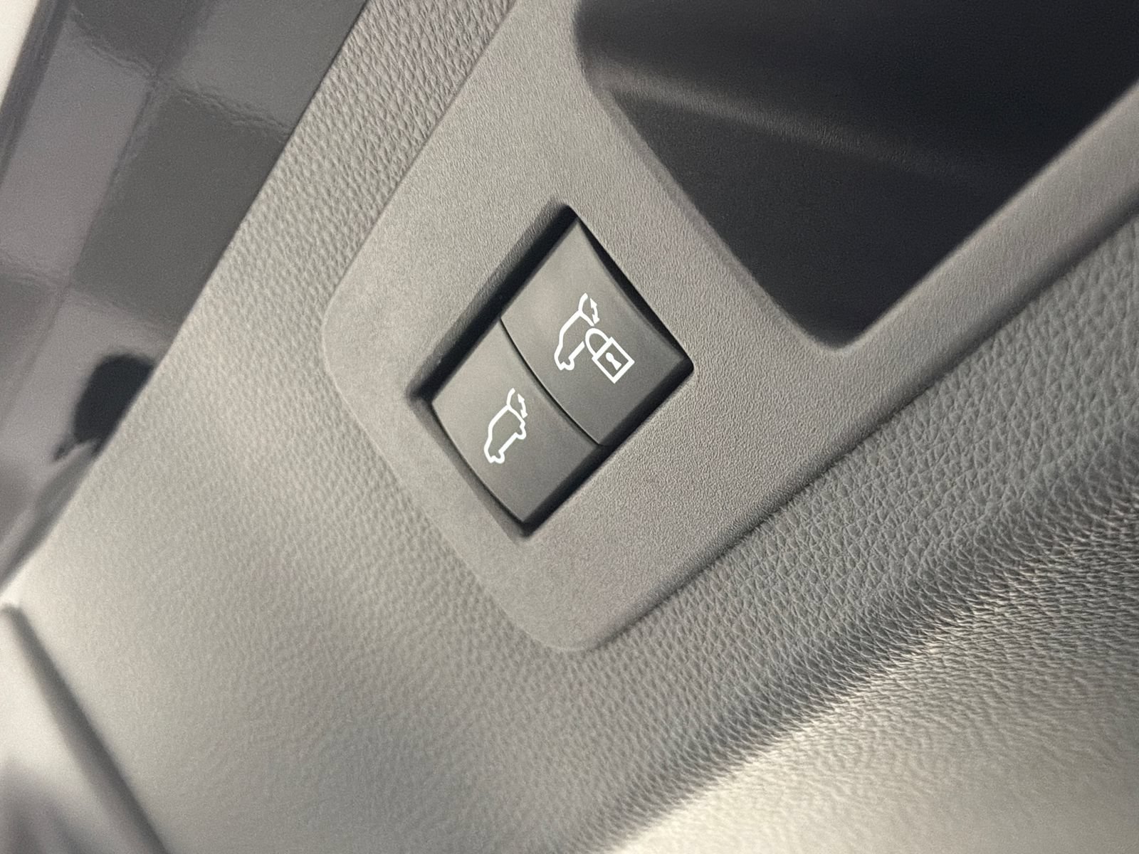 Used 2025 Lexus LX 600 4WD w/ Accessory Package (2T) image 10