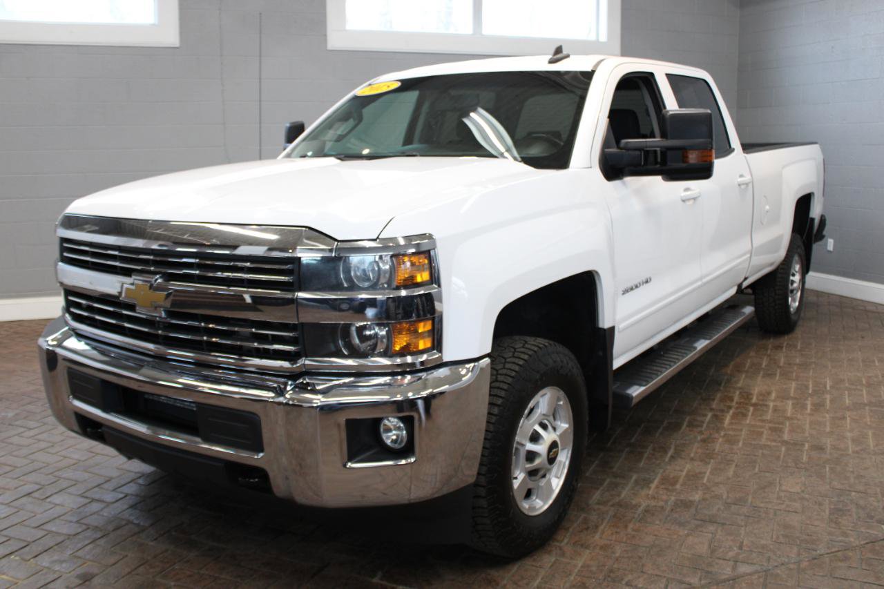 Used 2015 Chevrolet Silverado 2500 LT w/ LT Convenience Package image 3