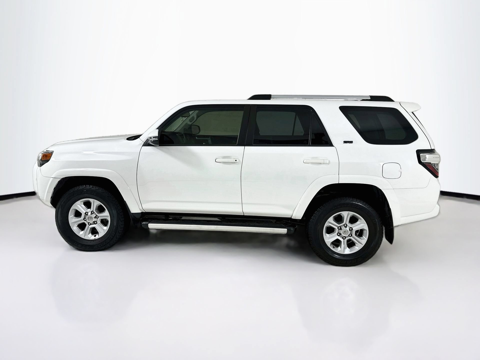 Used 2020 Toyota 4Runner SR5 Premium w/ Moonroof Package AWD/4WD image 5