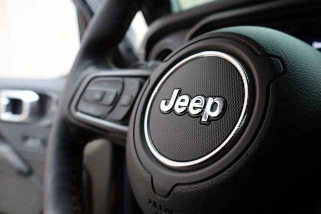 Used 2025 Jeep Wrangler Unlimited Rubicon 392 image 31