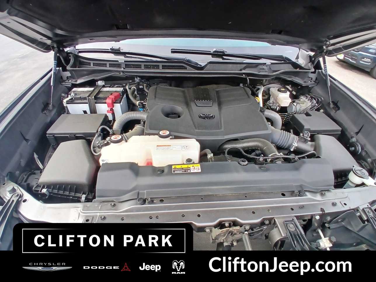 Used 2022 Toyota Tundra SR5 w/ SR5 Premium Package AWD/4WD image 27