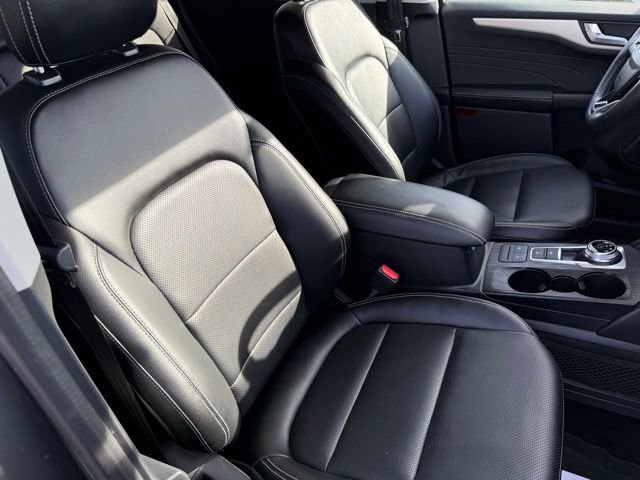 Used 2022 Ford Escape SEL image 18