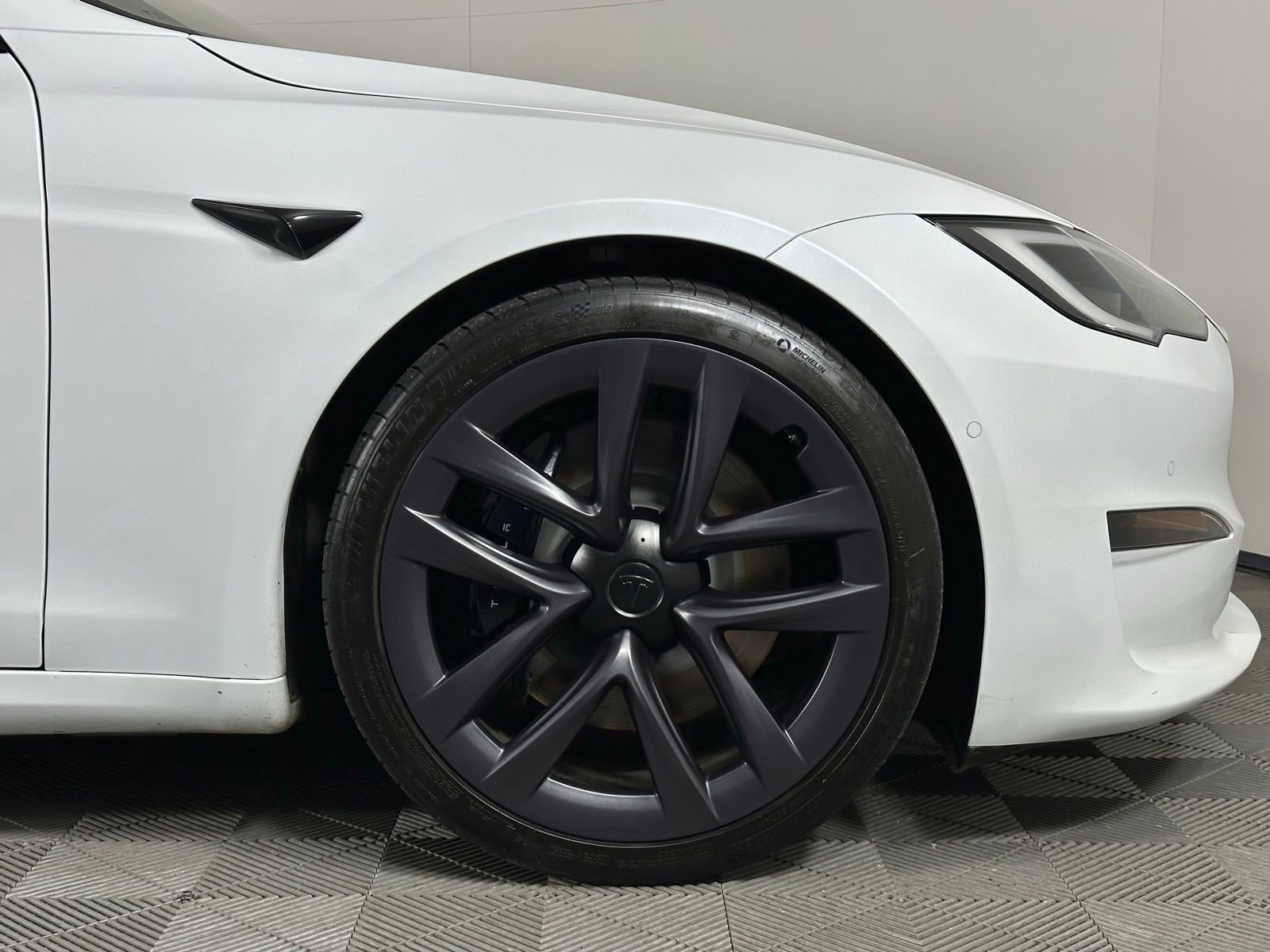 Used 2022 Tesla Model S image 8