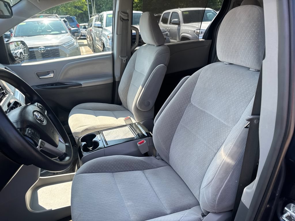 Used 2018 Toyota Sienna LE AWD/4WD image 16