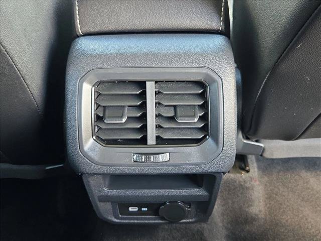 Used 2024 Volkswagen Tiguan SE FWD image 16