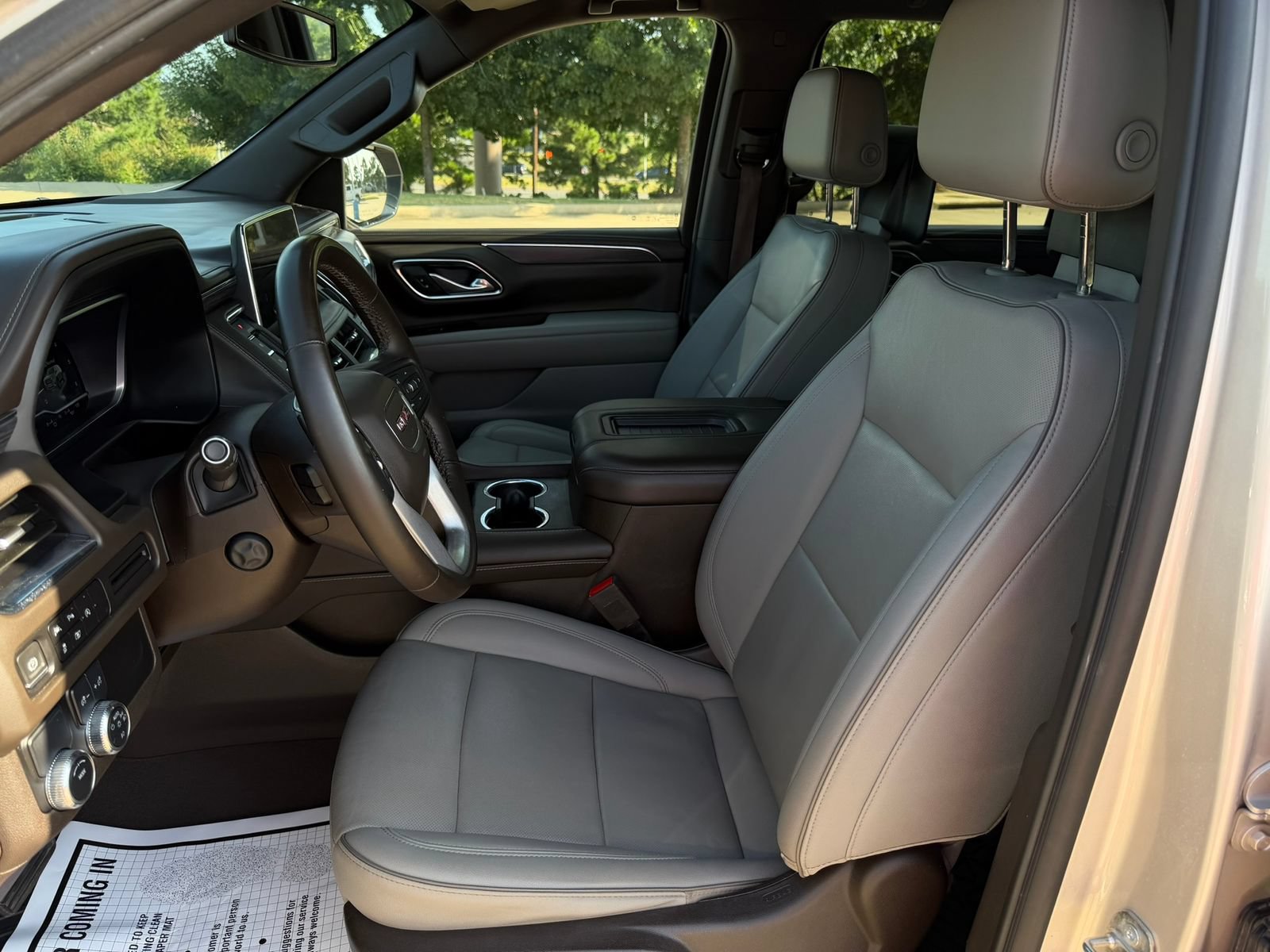 Used 2023 GMC Yukon XL SLT w/ SLT Luxury Package RWD image 10