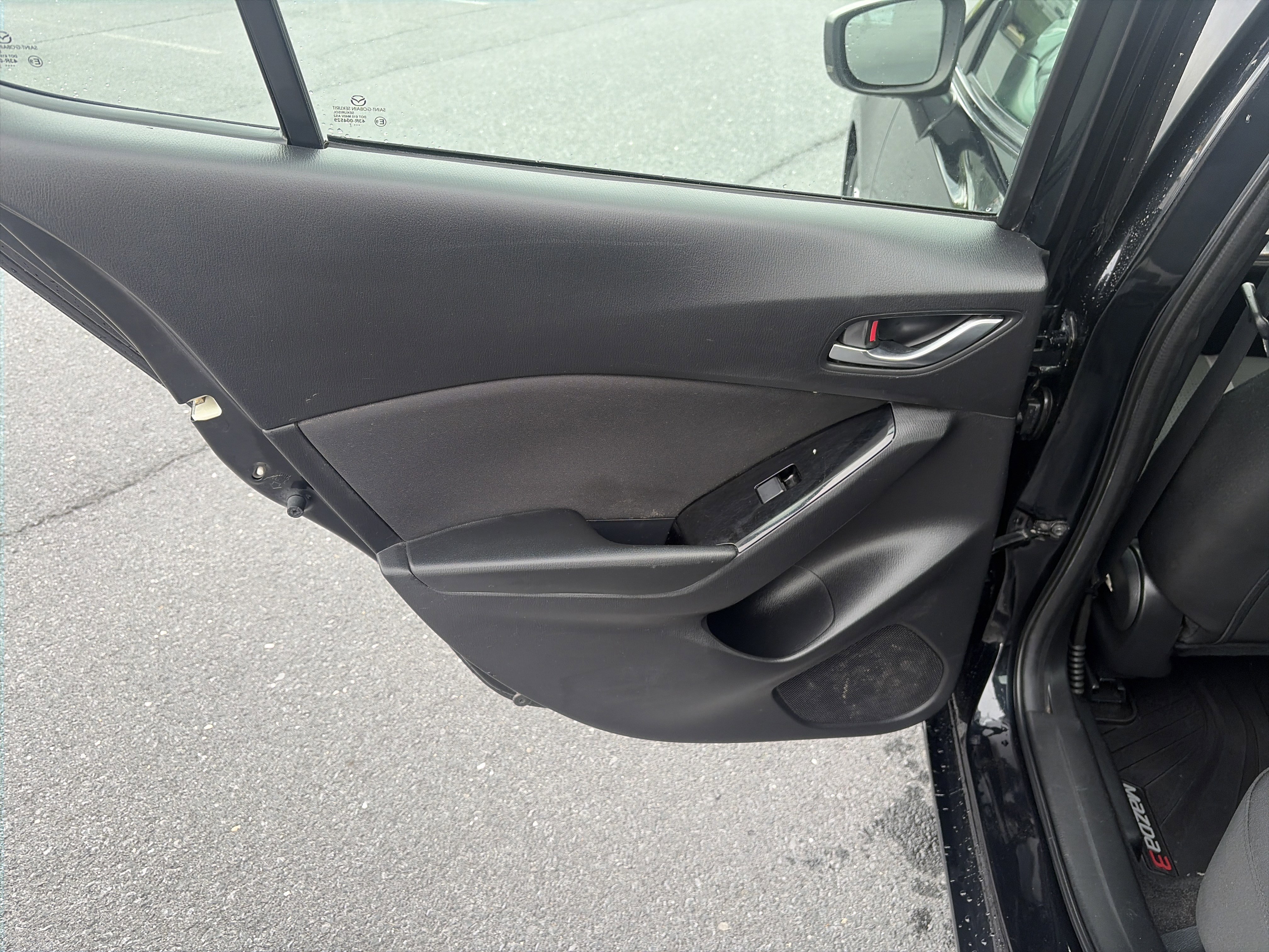 Used 2018 MAZDA MAZDA3 Sport w/ Preferred Equipment Package FWD image 18