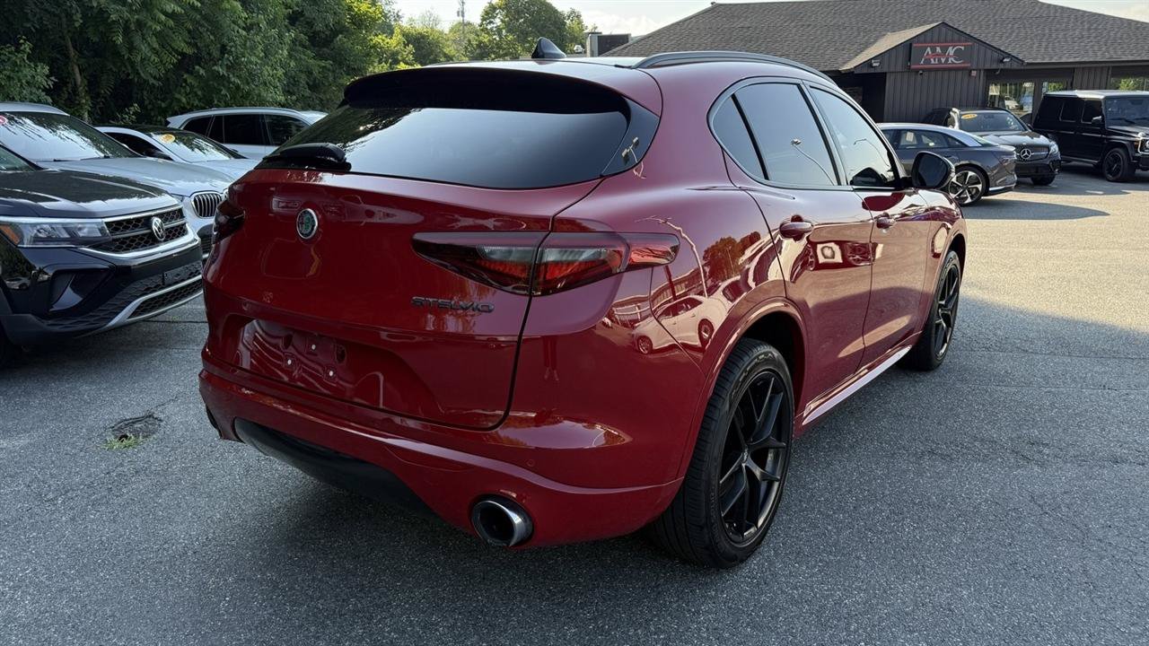 Used 2021 Alfa Romeo Stelvio Ti w/ Nero Edizione AWD/4WD image 17