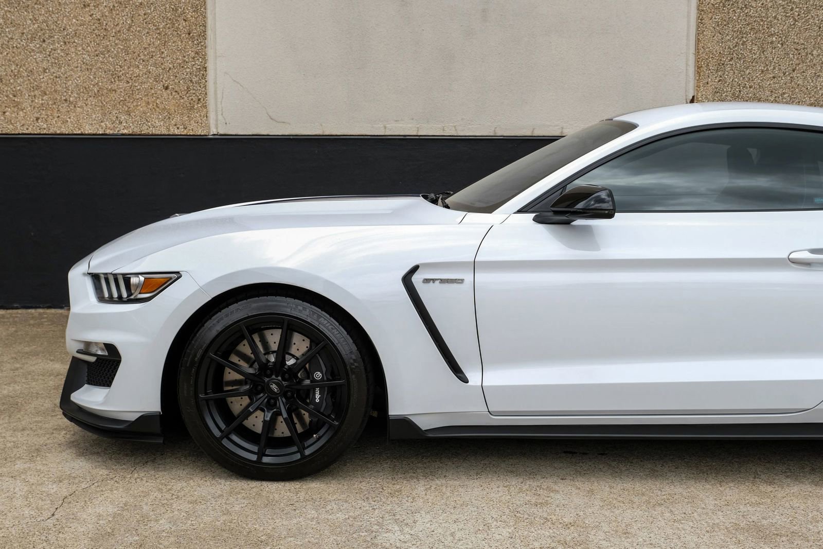 Used 2017 Ford Mustang Shelby GT350 w/ Electronics Package RWD image 11