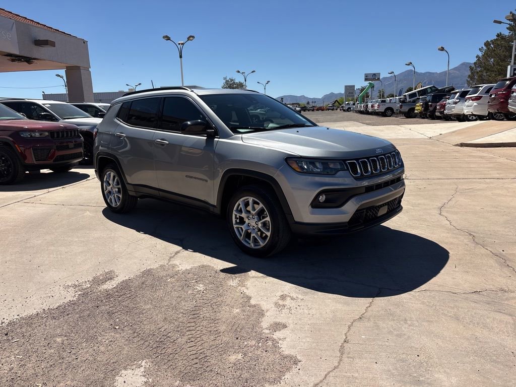 Used 2023 Jeep Compass Latitude w/ Sun and Sound Group image 3