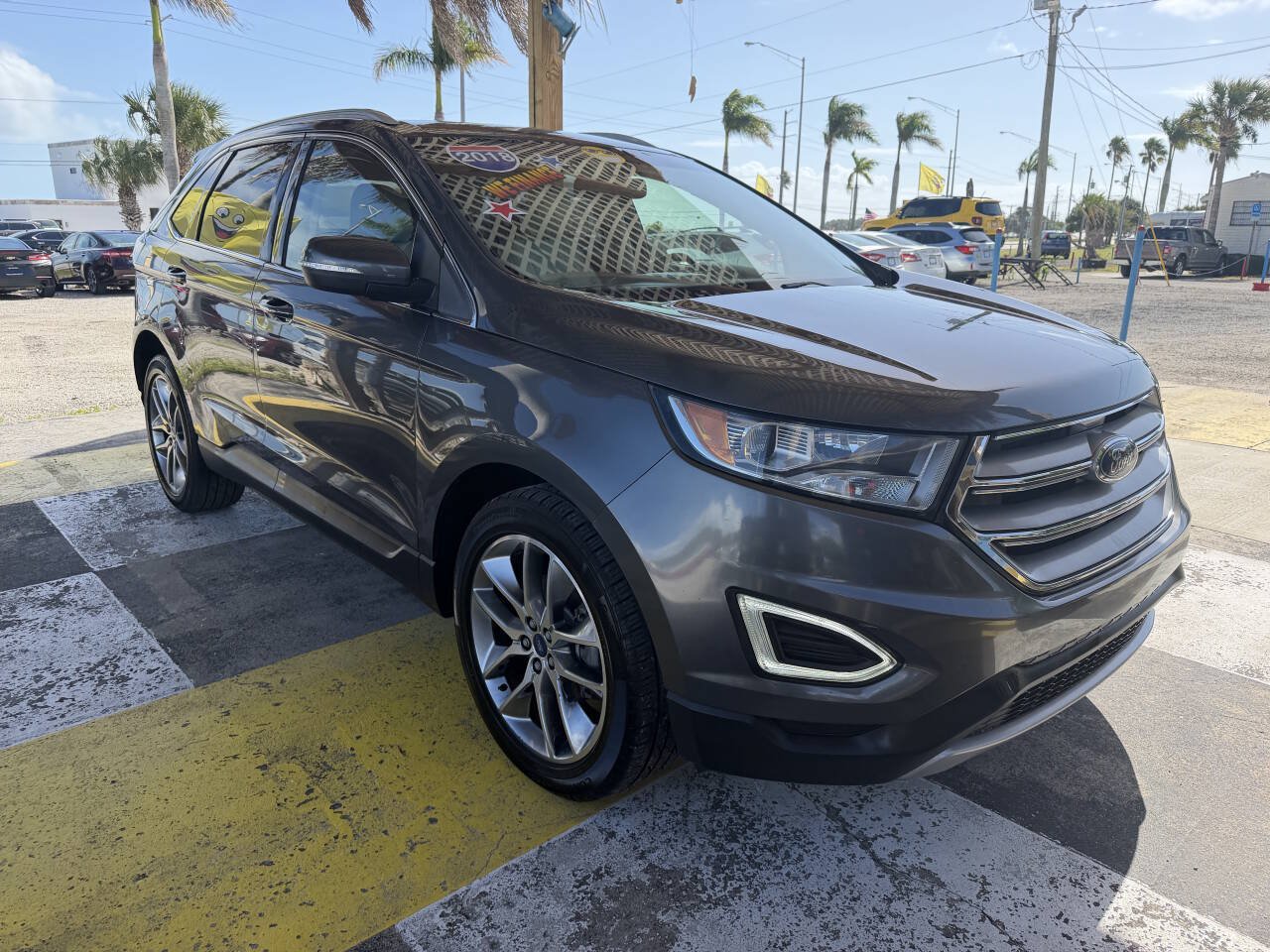 Used 2018 Ford Edge Titanium FWD image 3