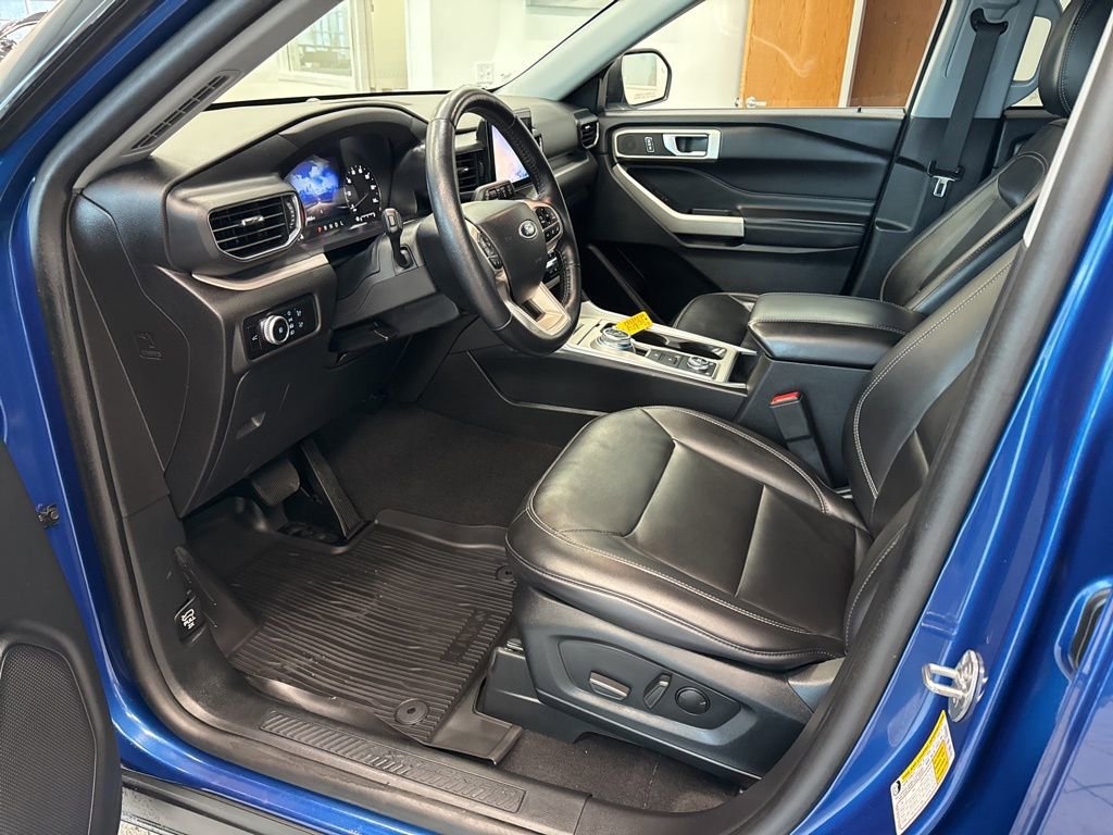Used 2023 Ford Explorer XLT w/ Equipment Group 202A image 6