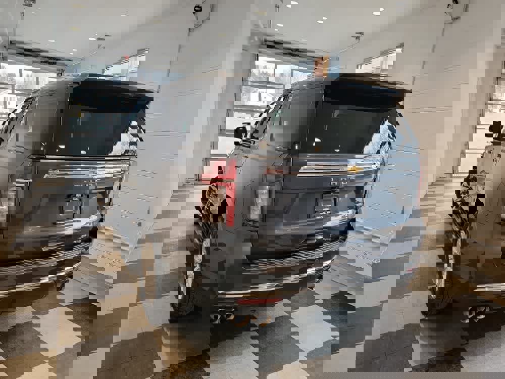 Used 2021 Chevrolet Tahoe Premier w/ Premium Package image 3