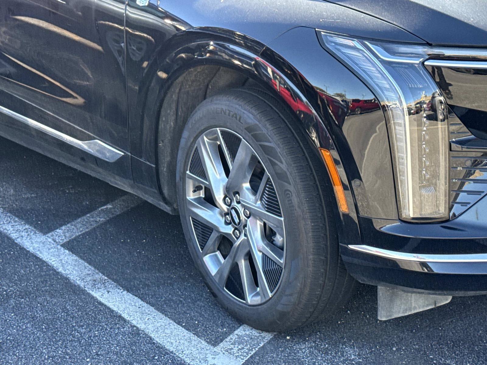 Used 2025 Cadillac Optiq Luxury 1 AWD/4WD image 5