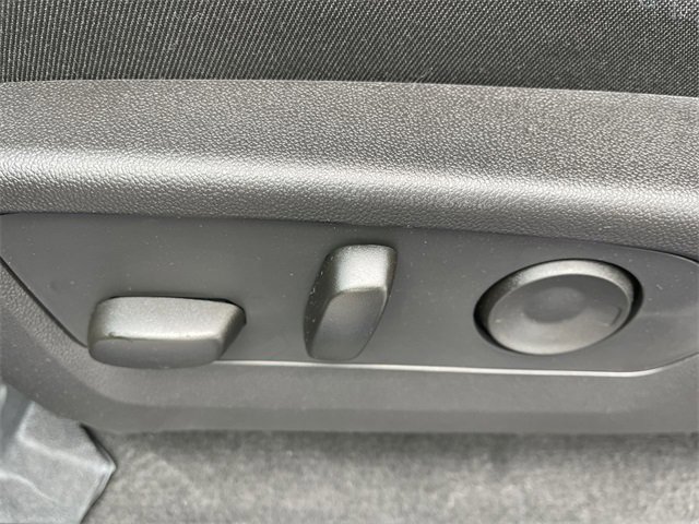 New 2026 GMC Canyon Elevation w/ Convenience Package image 12