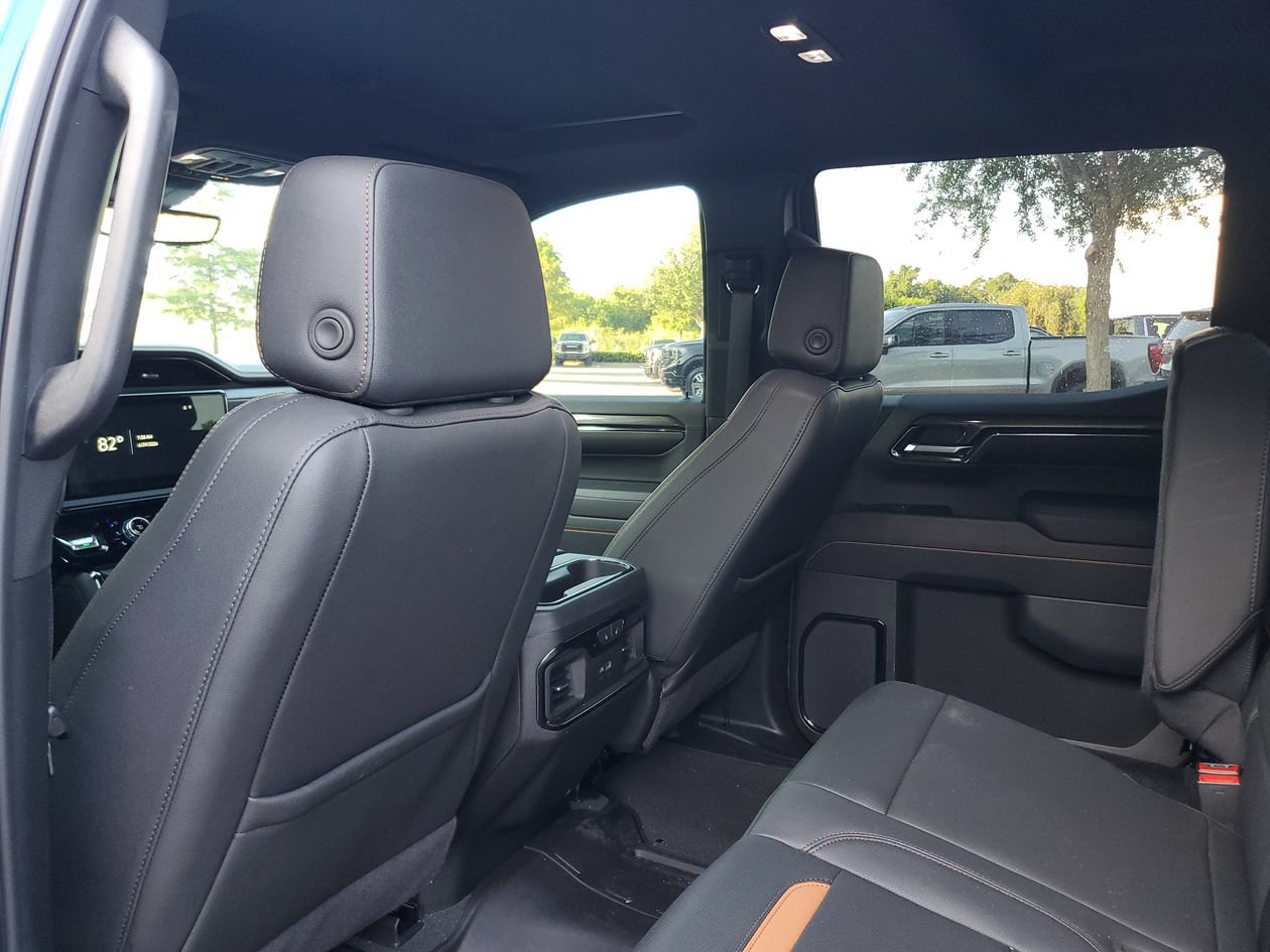 Used 2024 GMC Sierra 1500 AT4 w/ Technology Package AWD/4WD image 10