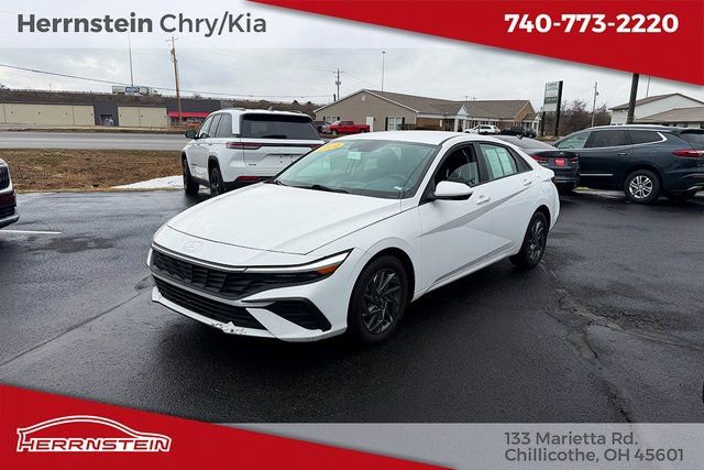 Used 2024 Hyundai Elantra SEL image 3