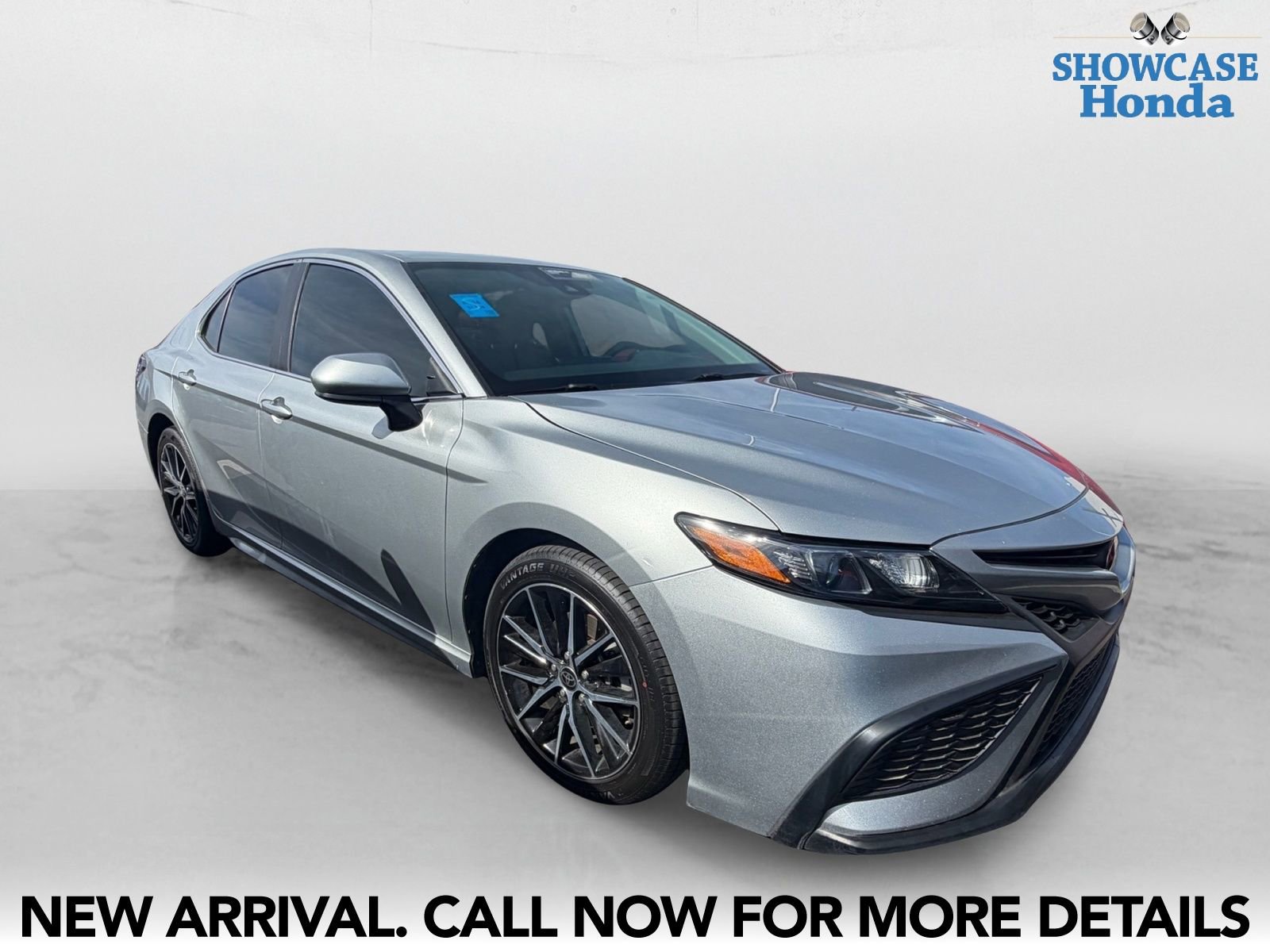 Used 2021 Toyota Camry SE w/ Carpet Mat Package (TMS) FWD image 6