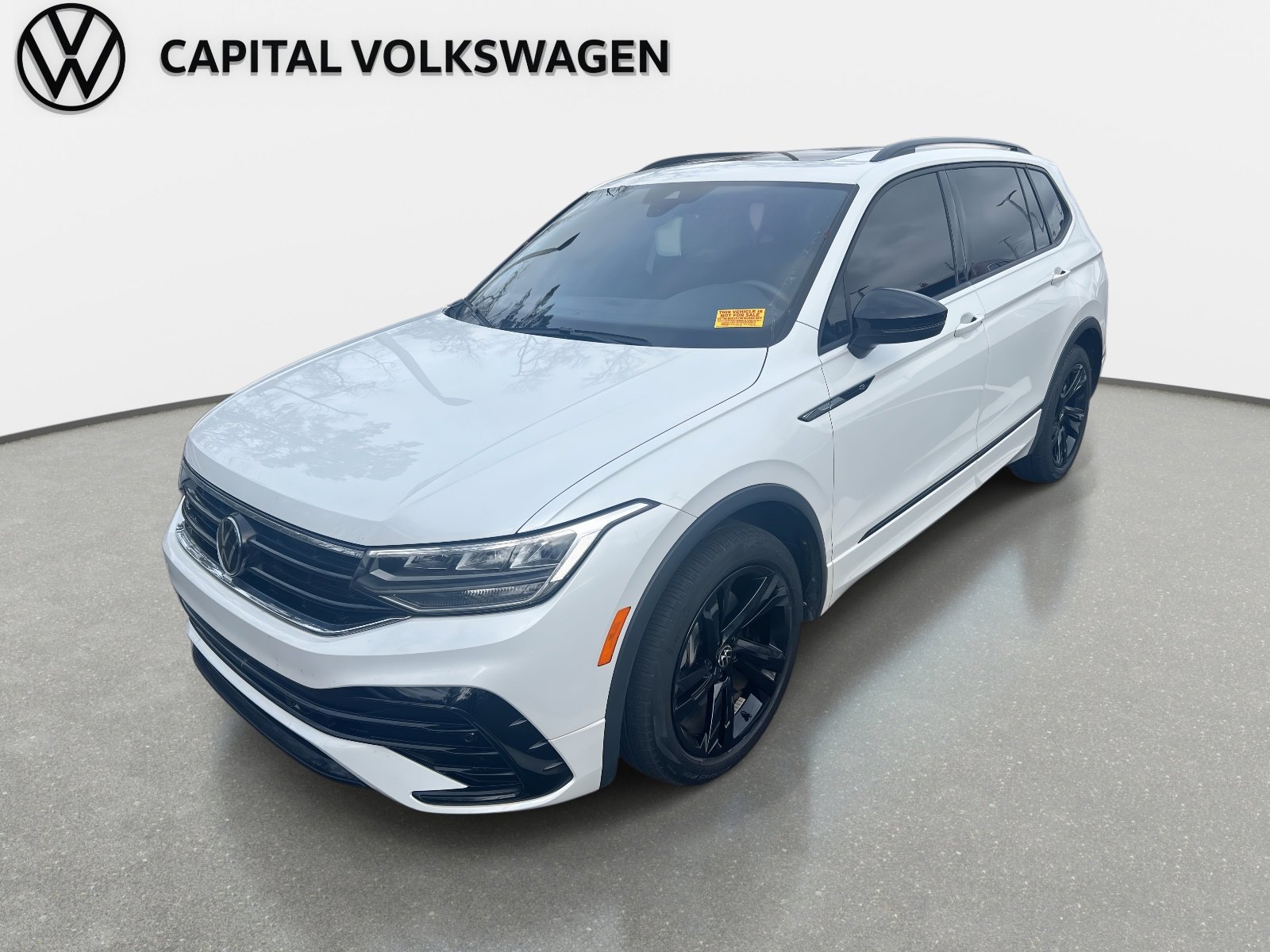 Certified 2024 Volkswagen Tiguan SE R-Line image 1