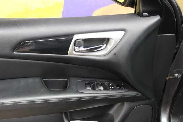 Used 2020 Nissan Pathfinder SV AWD/4WD image 12