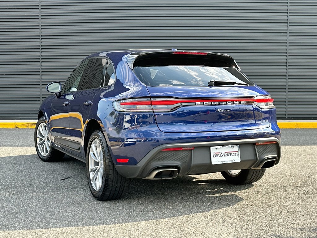 Certified 2024 Porsche Macan AWD/4WD image 3