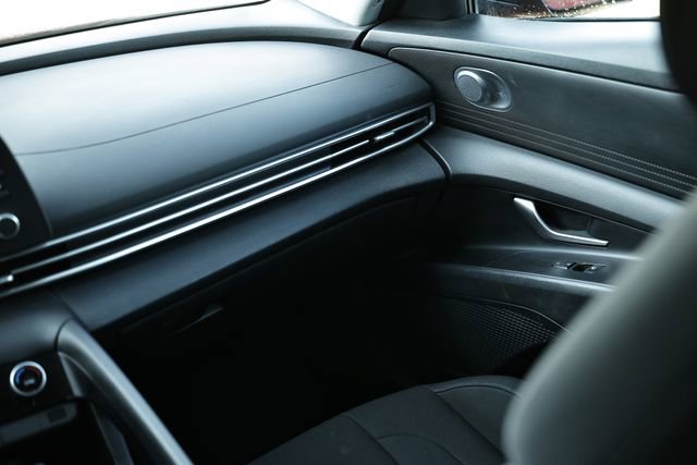 Used 2023 Hyundai Elantra SEL w/ Preferred Accessory Package image 26