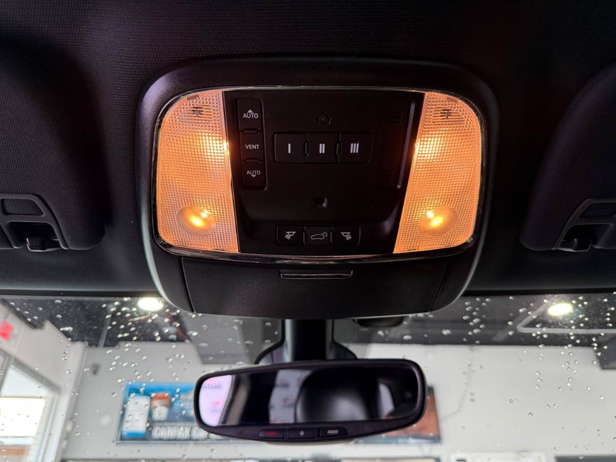 Used 2019 Jeep Grand Cherokee Altitude AWD/4WD image 18