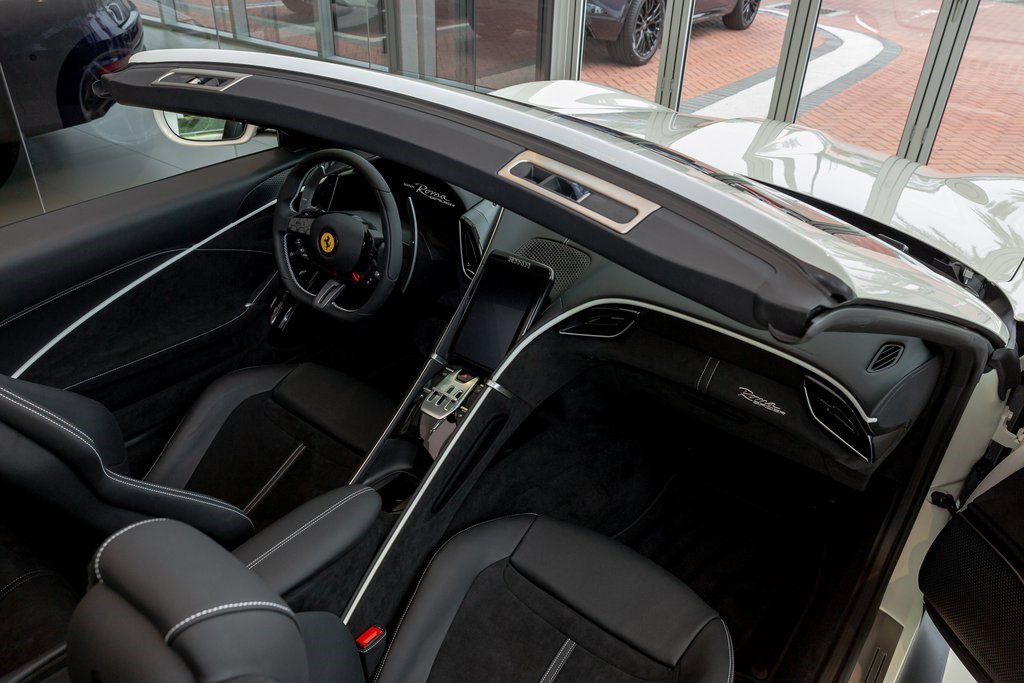 Used 2024 Ferrari Roma Spider image 29