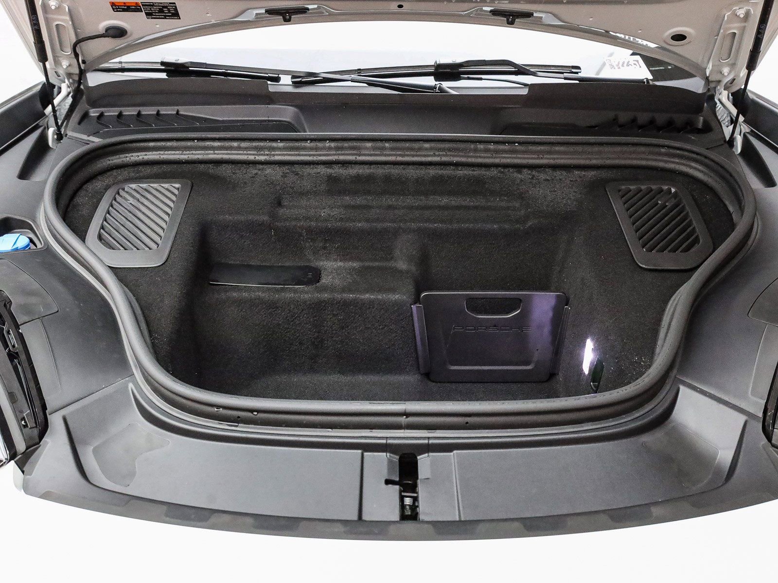 Certified 2025 Porsche Macan Electric image 31