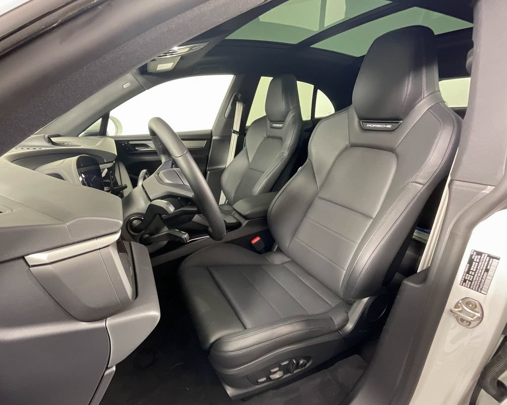Certified 2024 Porsche Macan 4 Electric AWD/4WD image 5