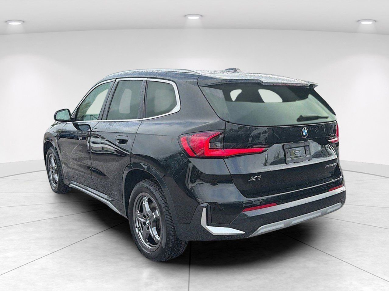 Certified 2025 BMW X1 xDrive28i AWD/4WD image 6