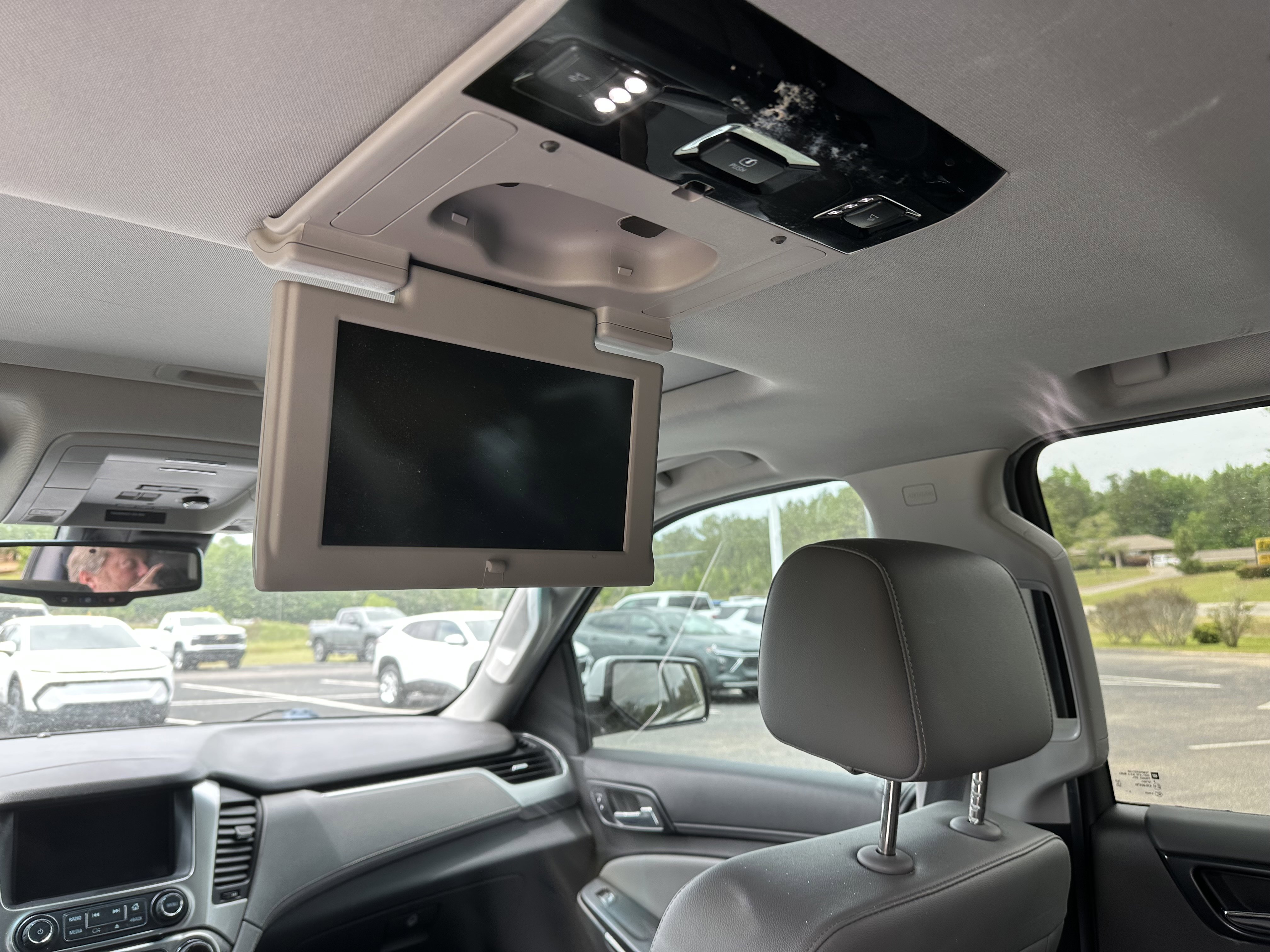 Used 2019 Chevrolet Suburban LT RWD image 11