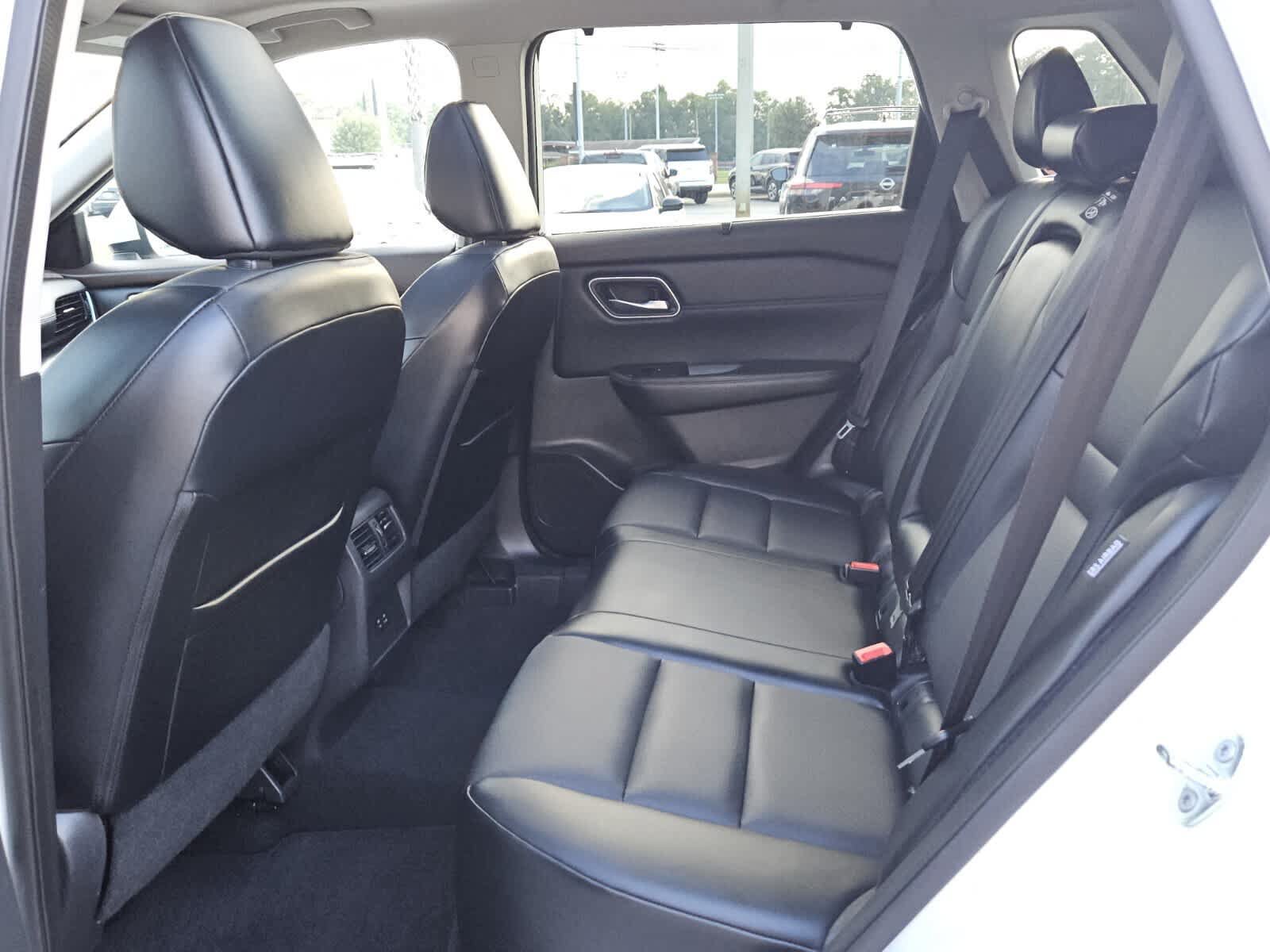 Used 2021 Nissan Rogue SV w/ Premium Package FWD image 4