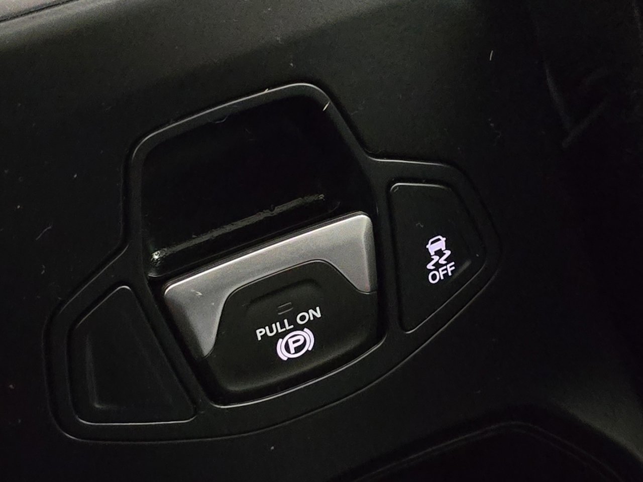 Used 2018 Jeep Renegade Latitude w/ Cold Weather Group image 26