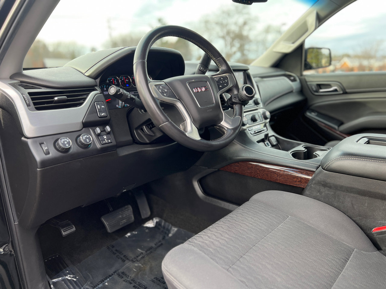 Used 2017 GMC Yukon SLE w/ SLE Value Package image 17