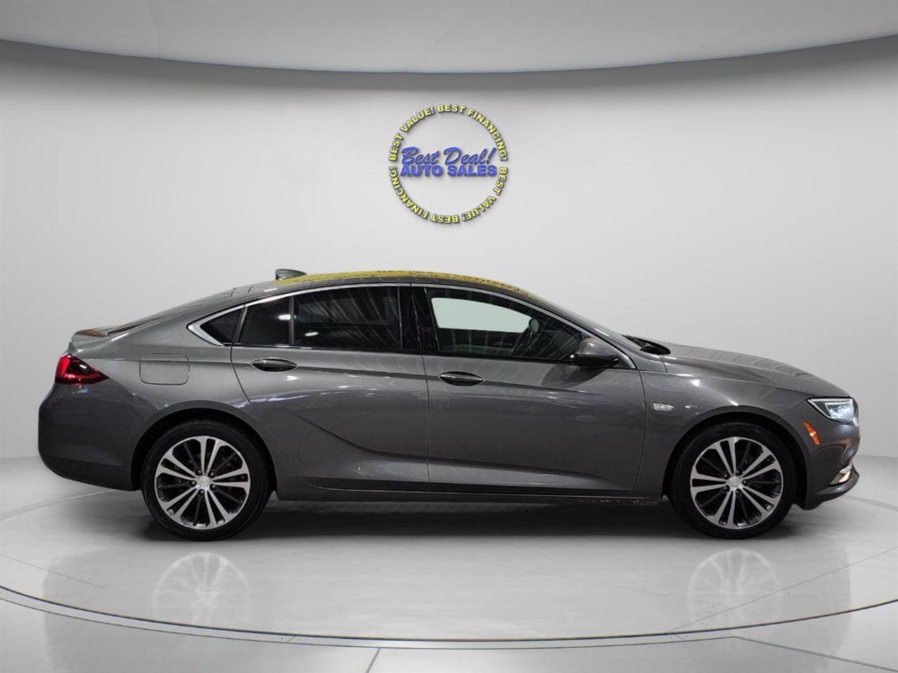 Used 2018 Buick Regal Essence w/ Driver Confidence Package #1 AWD/4WD image 6