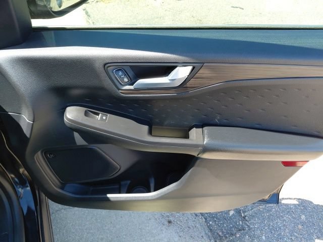 Used 2020 Ford Escape Titanium AWD/4WD image 32