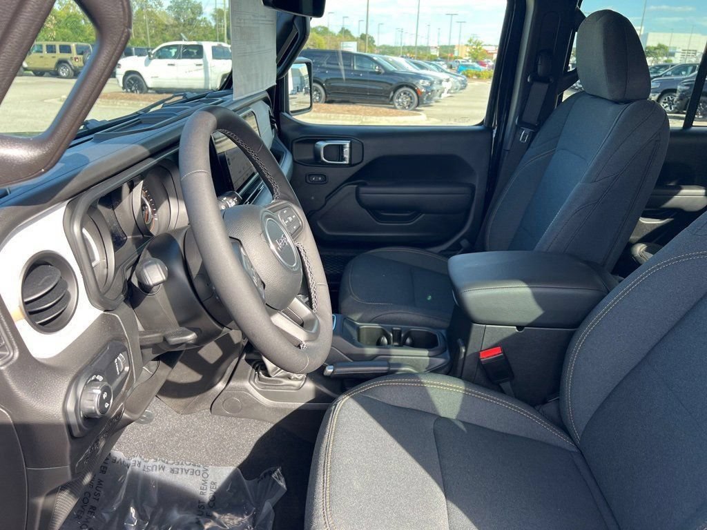 New 2025 Jeep Gladiator Sport AWD/4WD image 14
